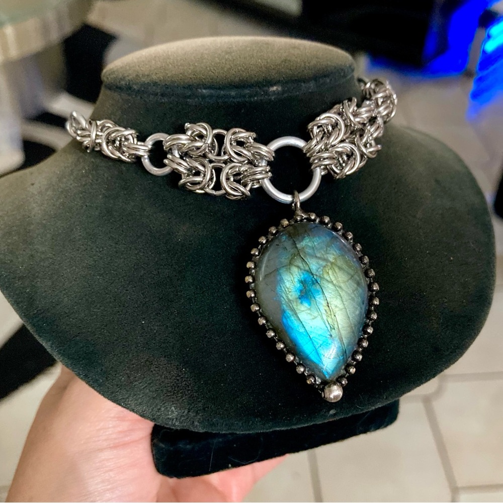 Genuine flash iridescent labradorite gemstone maille silver boho choker necklace